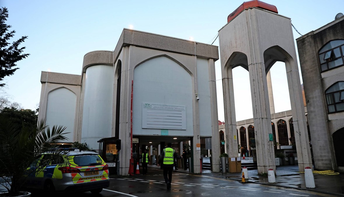 لندن: رجل تعرّض للطعن في المسجد المركزي... الشرطة أوقفت مشتبهاً فيه