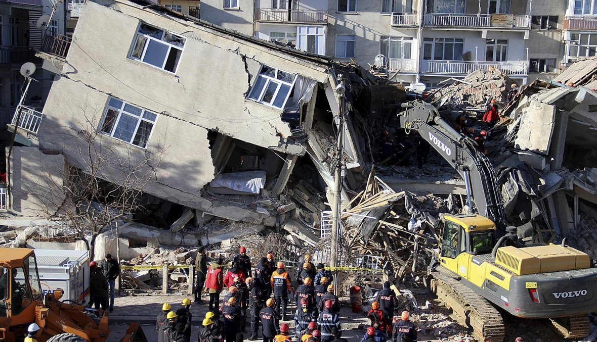 وزير الداخلية التركي: وفاة سبعة أشخاص بعد زلزال قرب الحدود مع إيران