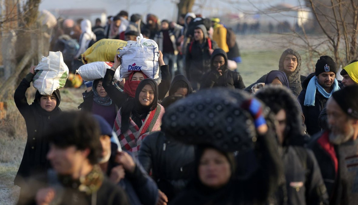 موجة من المهاجرين تتدفّق من تركيا على الحدود اليونانية: محاولةُ العبور