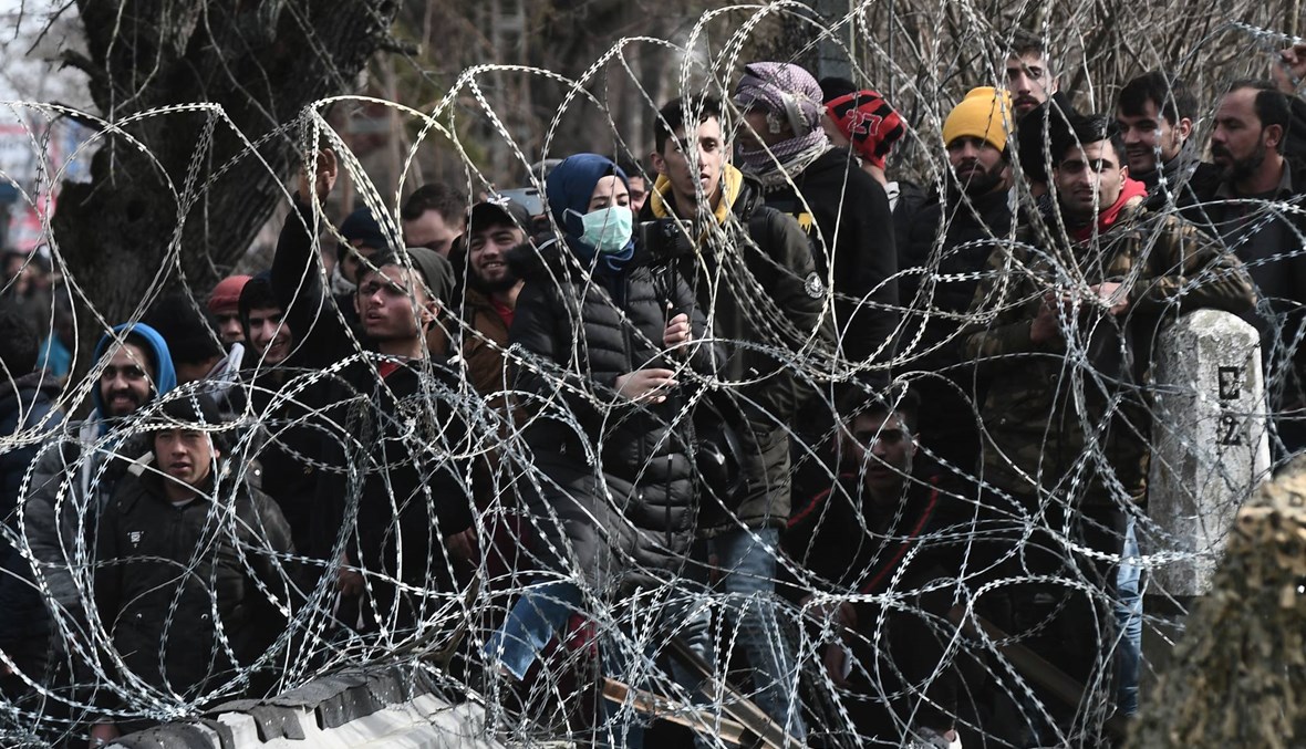 المفوّض الأوروبي للهجرة يحذّر تركيا: "لا أحد يبتزّ" أوروبا