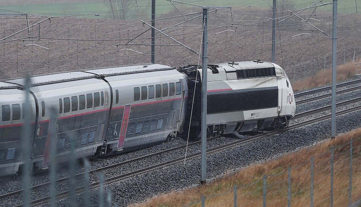 قطار سريع خرج عن مساره في فرنسا: إصابة 22 راكباً