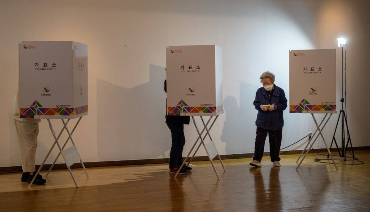 تصويت في الحجر... الناخبون في كوريا الجنوبية يظهرون ثقتهم بدولتهم