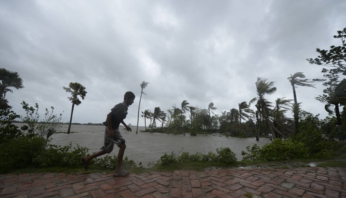 إعصار مدمّر ضرب شرق الهند وبنغلادش... وتخوّف من انتشار كورونا بين 3 ملايين نسمة في الملاجئ