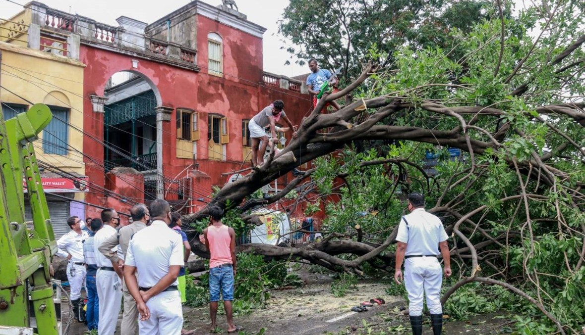 إعصار "أمبان" العنيف يضرب الهند وبنغلادش: 84 قتيلاً، ودمار "هائل"
