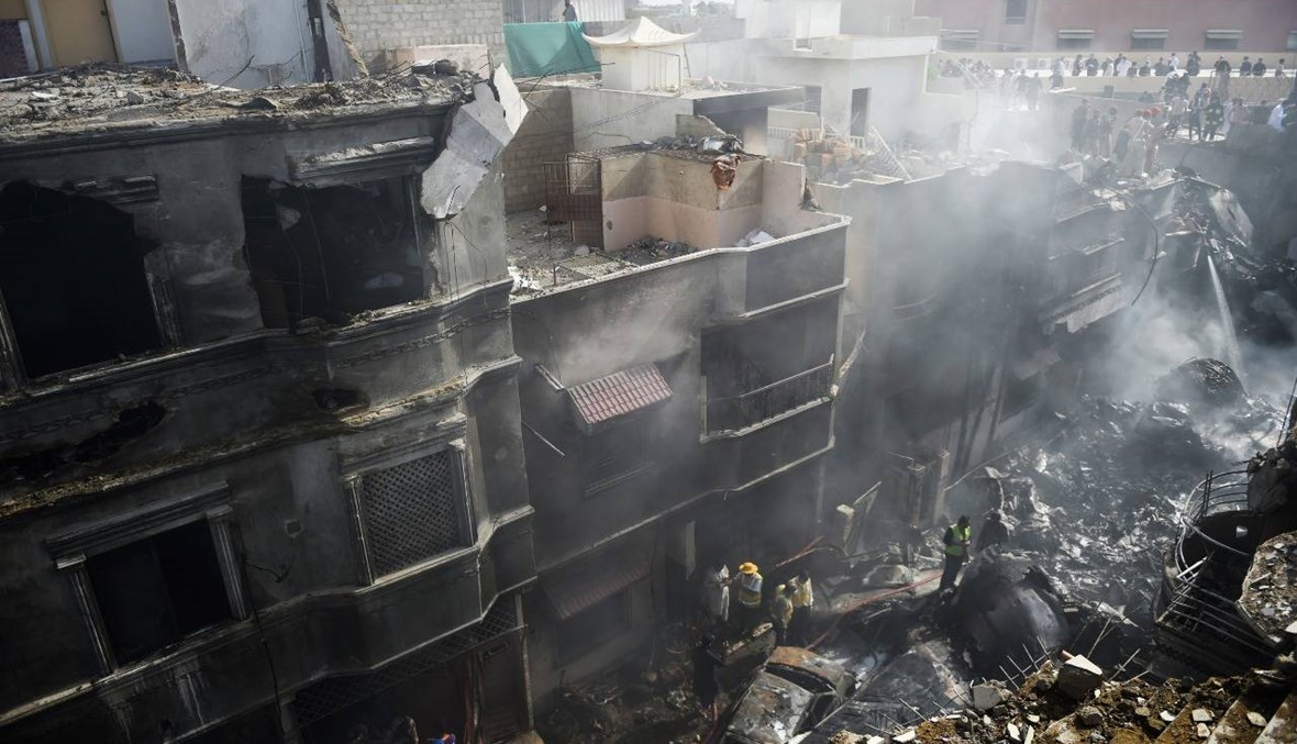 نجاة راكب من تحطّم الطائرة الباكستانيّة في كراتشي: نداء استغاثة أُرسل بعد تعطّل المحرّكات