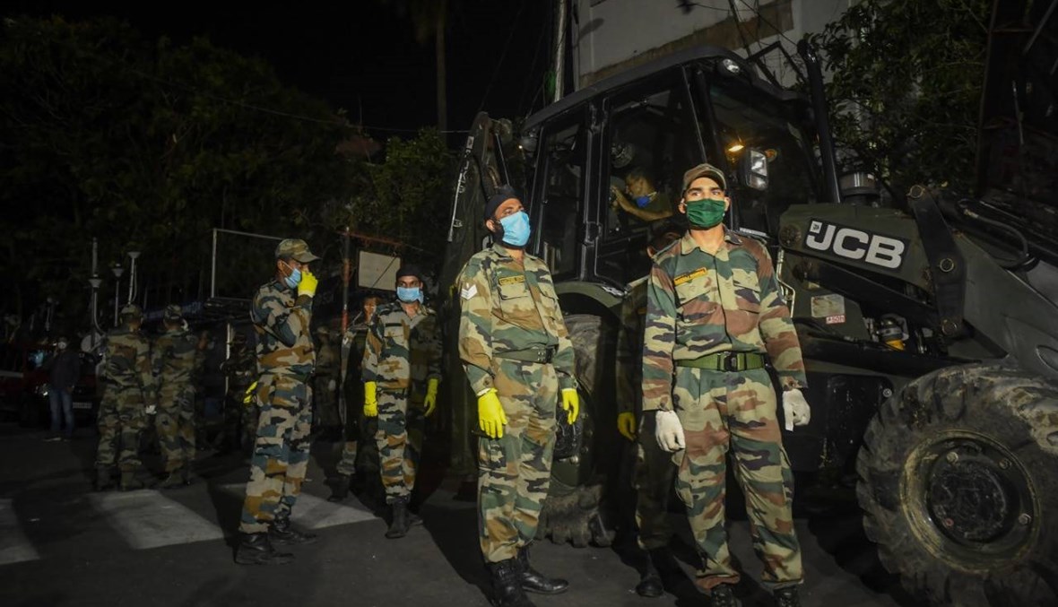 الهند تستعين بالجيش في عمليّات التنظيف في كولكاتا بعد مرور أمبان