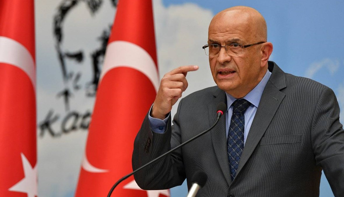 تركيا تسجن ثلاثة نواب معارضين بعدما أسقط البرلمان عضويتهم