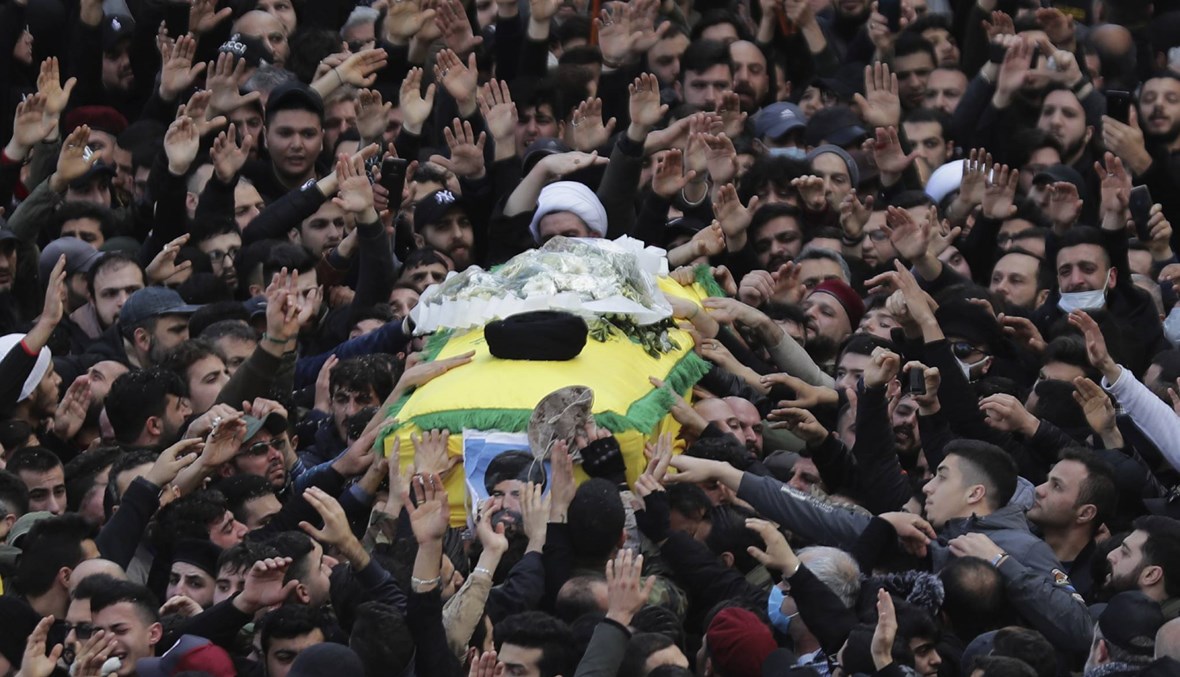 "حزب الله" في يوم تشييع ضحايا إدلب: الموت لصندوق النقد!