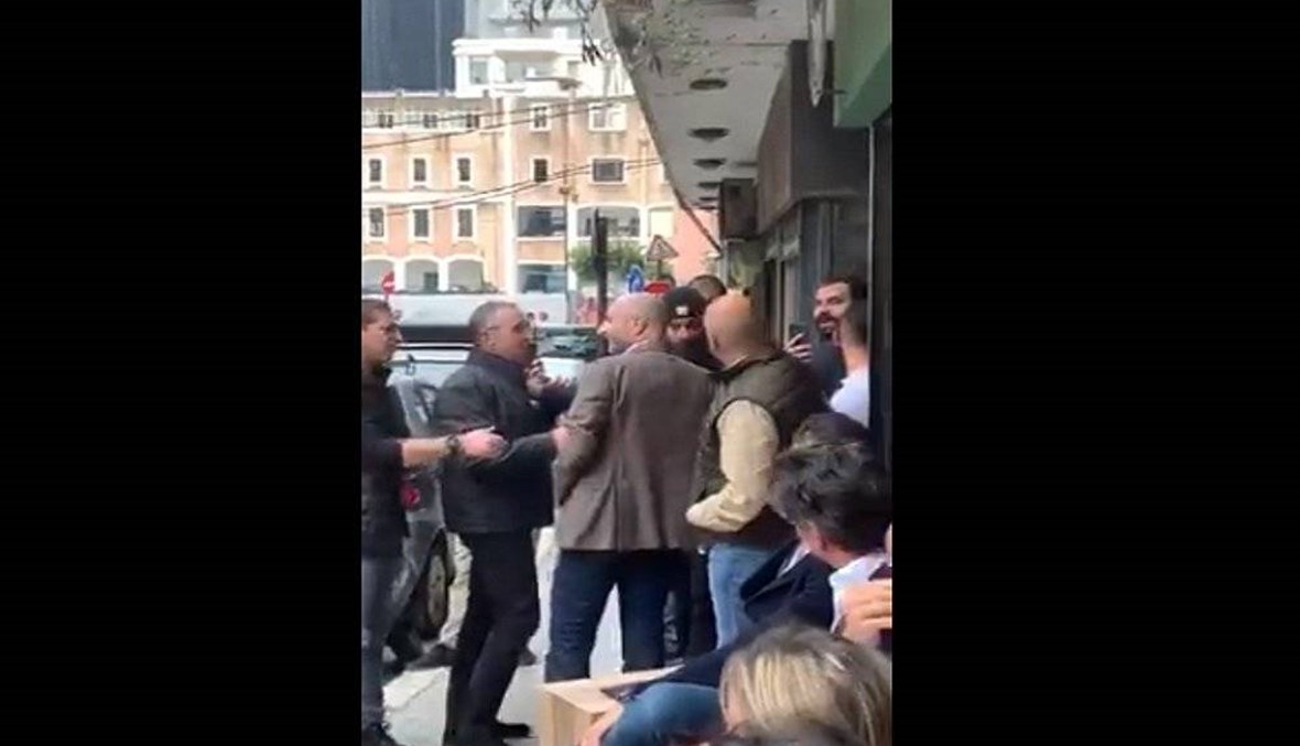كيف ردّ جريصاتي ومعلوف على السجال مع شبان أمام أحد مطاعم بيروت؟