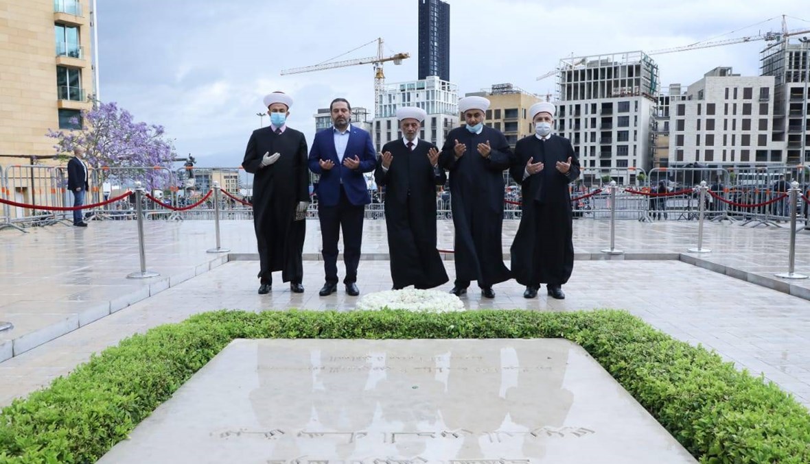 بالصور- الحريري يزور الضريح برفقة دريان... ترحيب شعبيّ في الطريق الجديدة