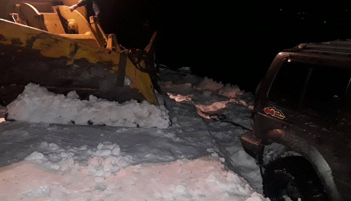 إنقاذ 8 أشخاص احتجزتهم الثلوج في أعالي جبال عكار (صور وفيديو)