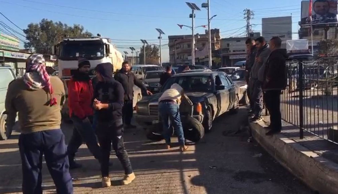 احتجاج وقطع طرق في عكار: دعوة للاعتصام أمام سرايا طرابلس