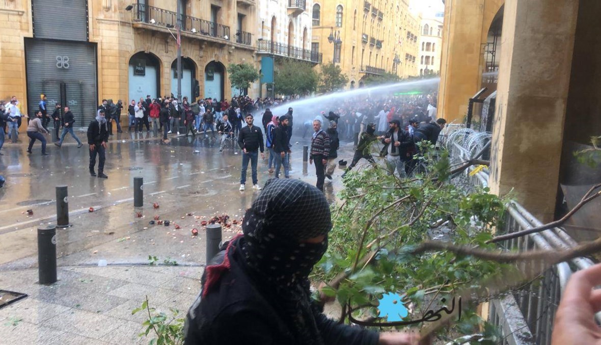 بعد توتر الوضع في محيط ساحة النجمة... ماذا طلبت قوى الأمن من المتظاهرين؟