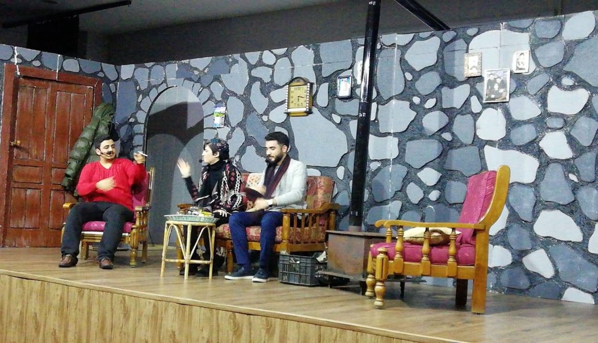 عَرض مسرحية "نسينا الروزنامة" في حلبا... تصوير لواقع الشباب العكاري