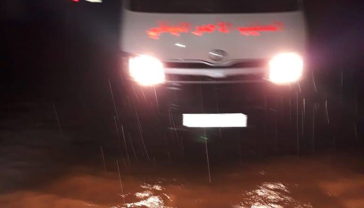 الأمطار في عكار تابع: سحب سيارات عالقة وإجلاء نازحين