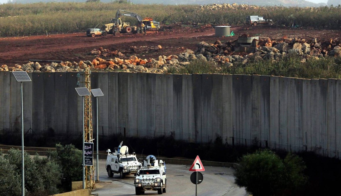 إسرائيل تستعين بروبوت لسحب أكياس نايلون من خراج ميس الجبل