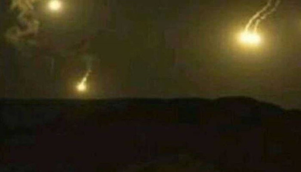 الجيش الإسرائيلي يطلق 3 قنابل مضيئة فوق الغجر