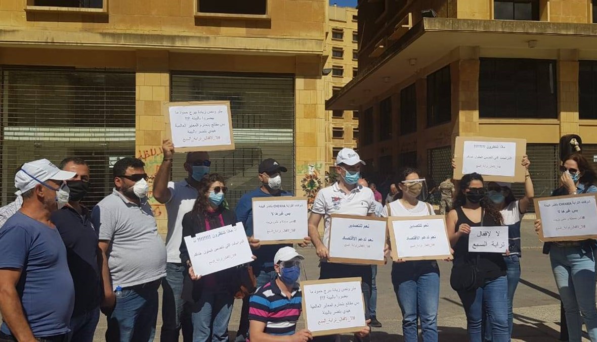 عمال "إسمنت السبع" من أمام وزارة البيئة: "ما بدنا نموت الجوع"