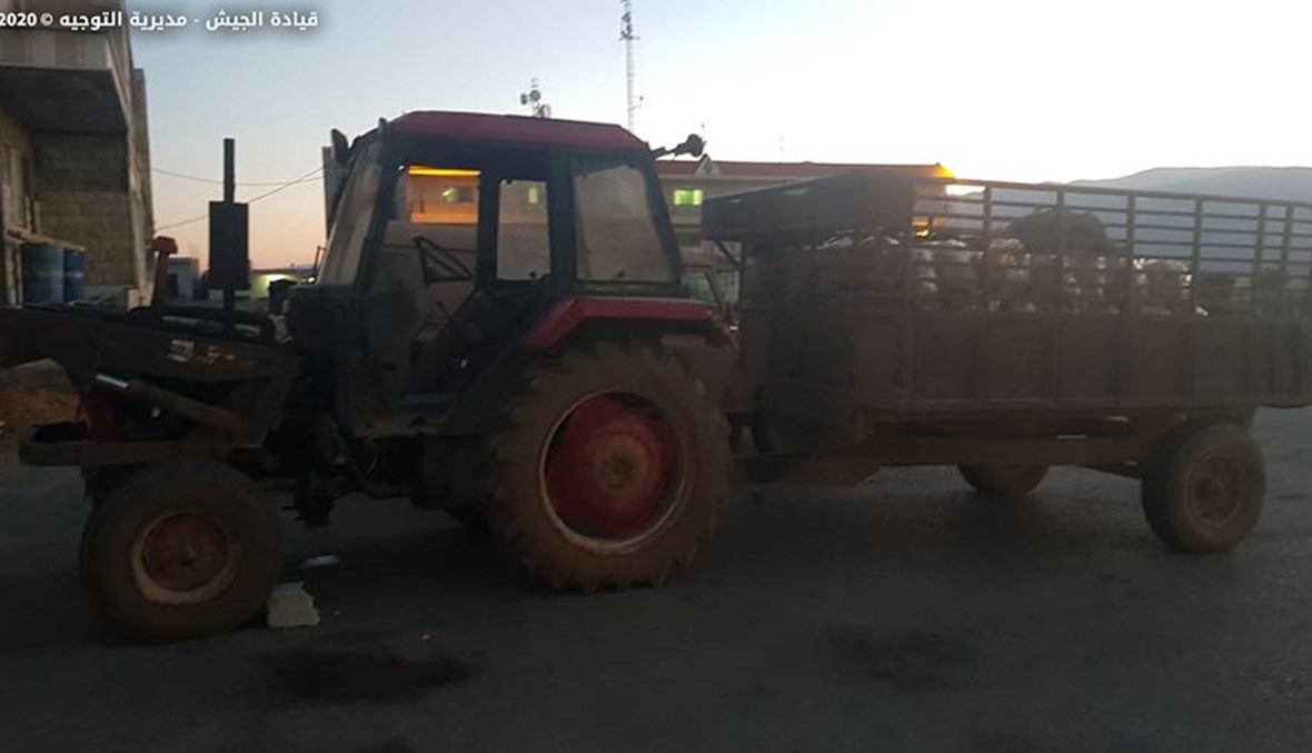 الجيش: ضبط جرّار زراعيّ وكمية من البطاطا المعدّة للتهريب (صور)