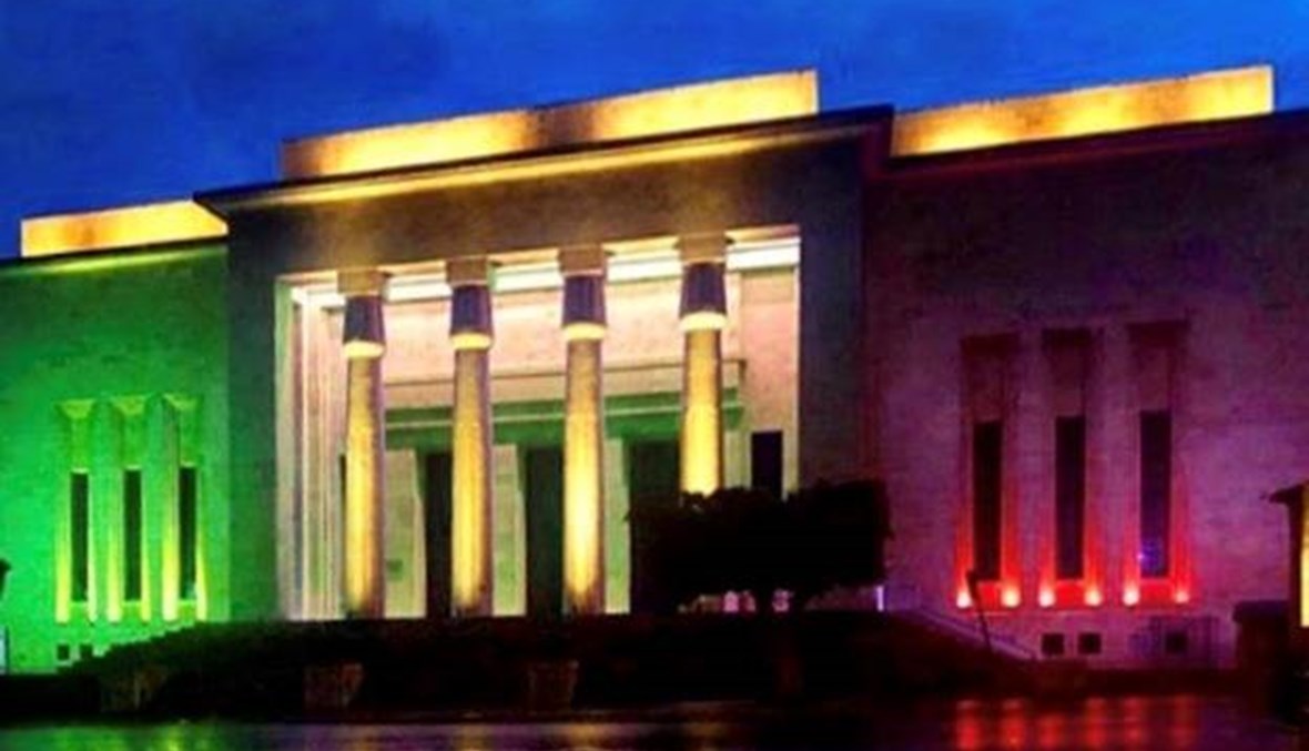 إضاءة واجهة المتحف الوطني بألوان العلمين اللبناني والمكسيكي