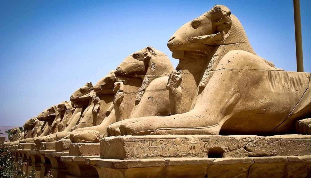 غضب برلماني وشعبي في مصر بسبب نقل تماثيل فرعونية إلى ميدان التحرير