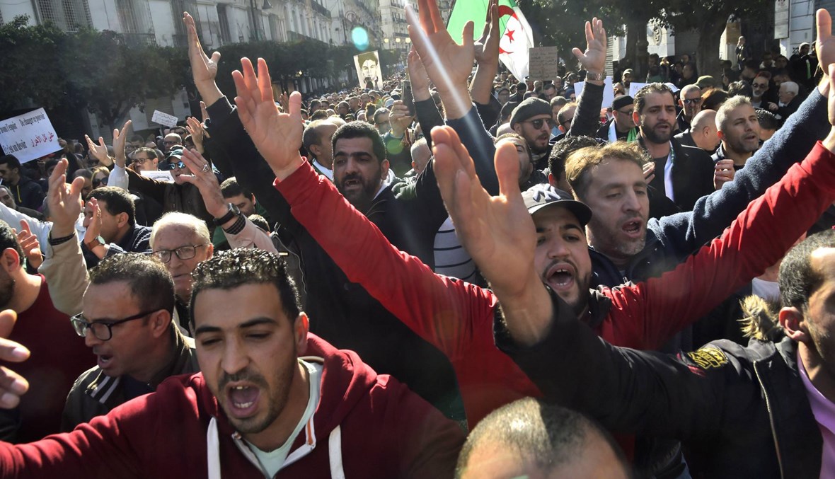 تظاهرات الجزائر في أسبوعها الـ48: آلاف المحتجّين يطالبون بـ"تغيير النظام"