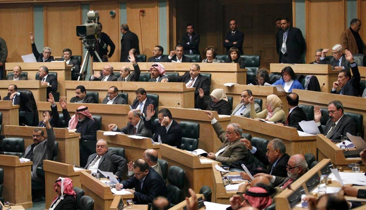 الأردن: التصويت "وقوفاً" لمشروع قانون حظر استيراد الغاز من إسرائيل