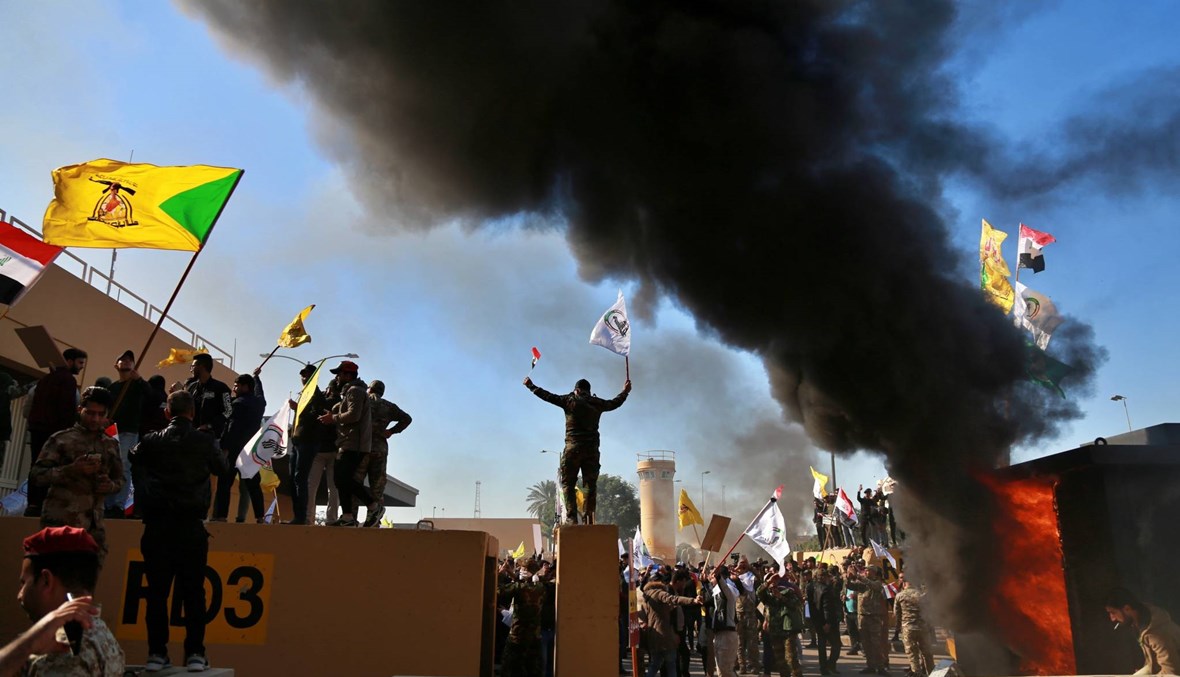 تزايد العنف في احتجاجات العراق... مقتل متظاهر بالرصاص الحي