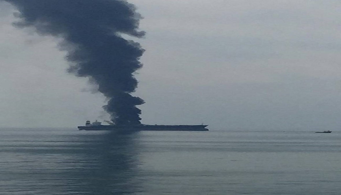 انقاذ طاقم ناقلة نفط بعد اندلاع حريق على متنها قبالة سواحل الإمارات