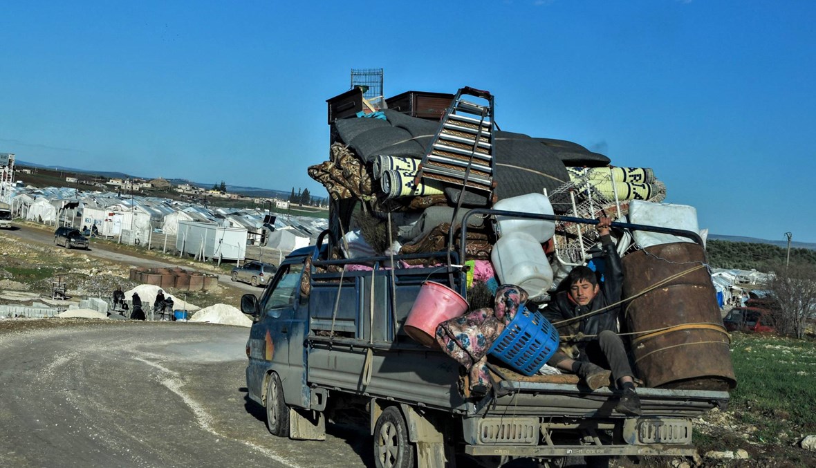 تحذير من "كارثة إنسانيّة": 700 ألف شخص نزحوا من إدلب وجوارها هرباً من المعارك