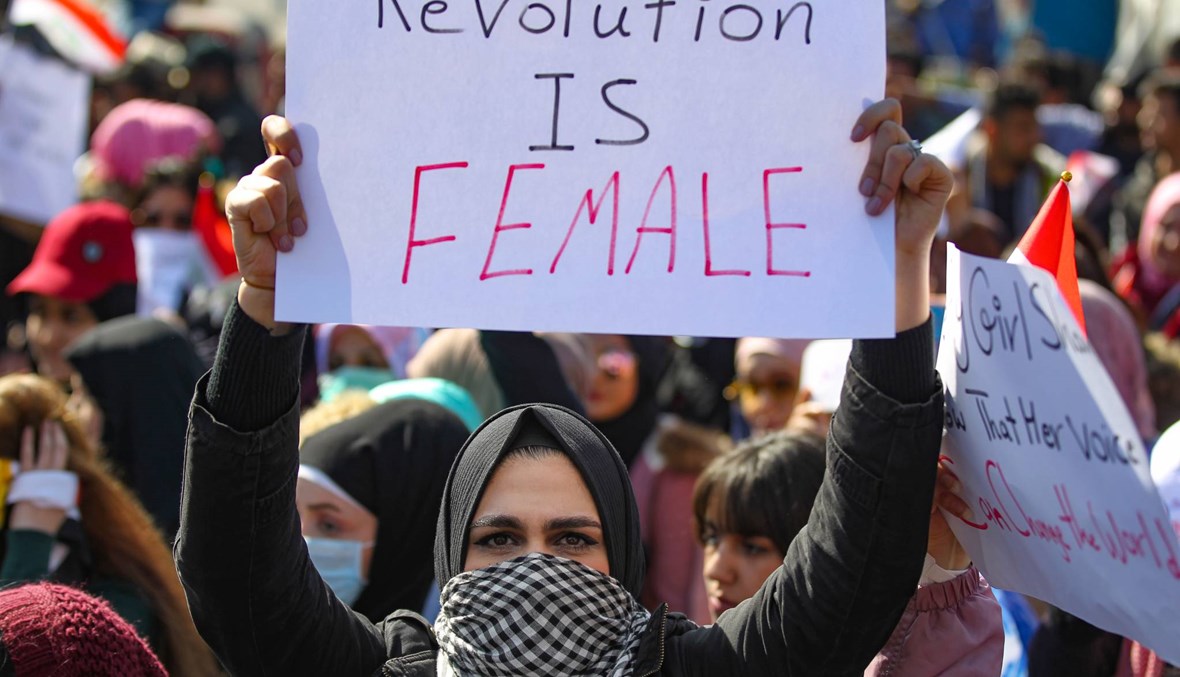 "أنا ثورة"... مئات العراقيّات يتظاهرن في بغداد دفاعاً عن دورهن في الاحتجاجات