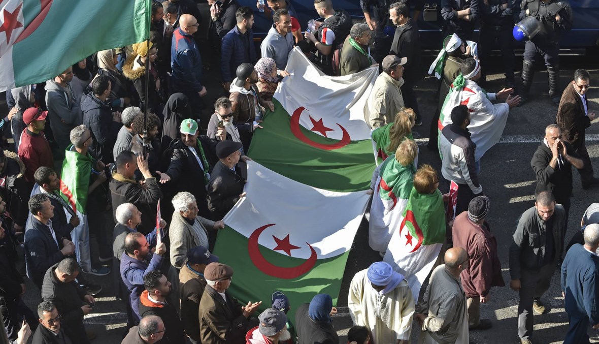 تظاهرات الجزائر في أسبوعها الـ52: آلاف انطلقوا في مسيرات... "نريد تغييراً حقيقيًّا"