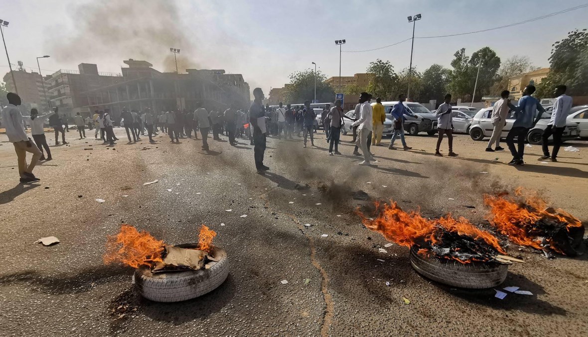 تظاهرة في الخرطوم رفضاً "لإبعاد أحرار الجيش": غاز مسيل للدموع وإطارات مشتعلة