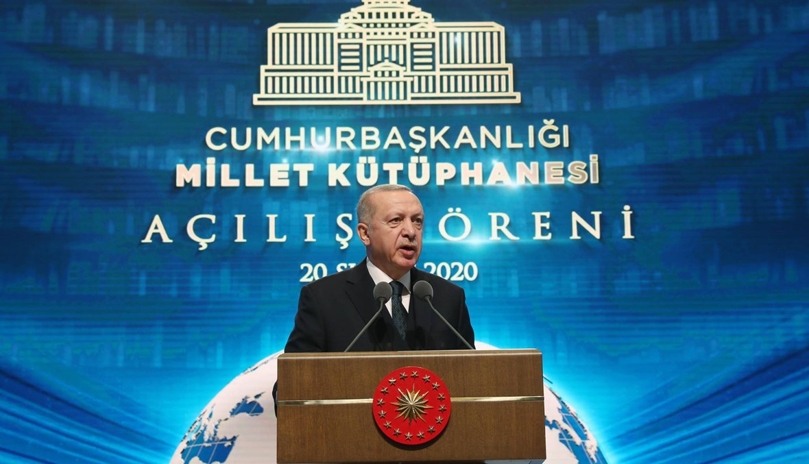 إردوغان يطلب من ماكرون وميركل "خطوات ملموسة" بشأن إدلب