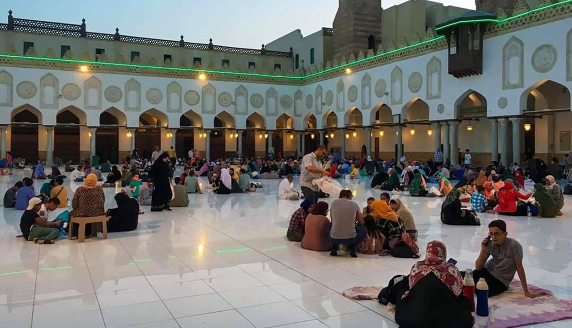 بعد قرار الأزهر والكنيسة... الأوقاف تغلق المساجد في مصر بسبب كورونا