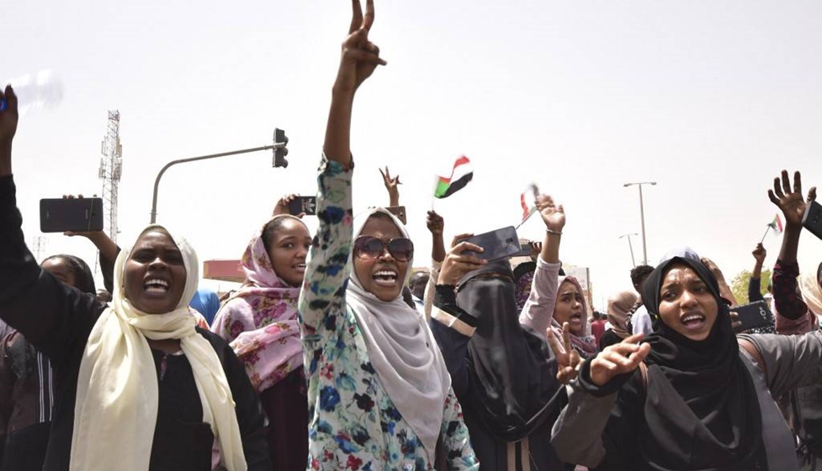 بعد عام على سقوط البشير السودان لا يزال غارقا في أزماته