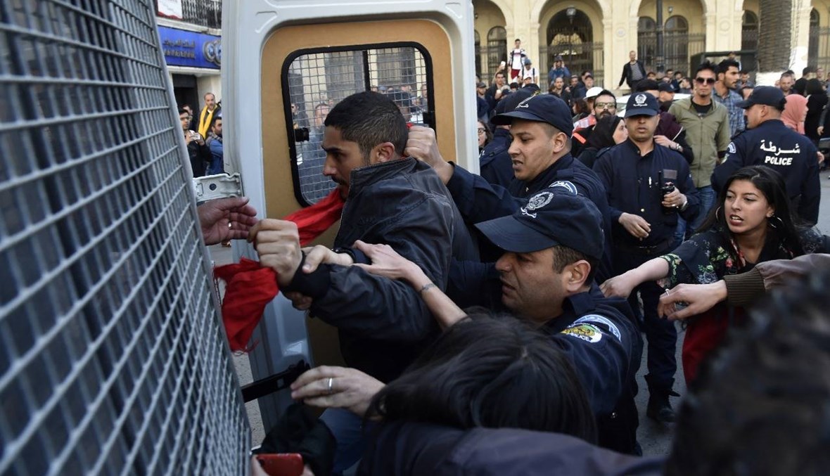الجزائر: تأجيل محاكمة "سجين الحراك" كريم طابو في قضية ثانية إلى 1 حزيران