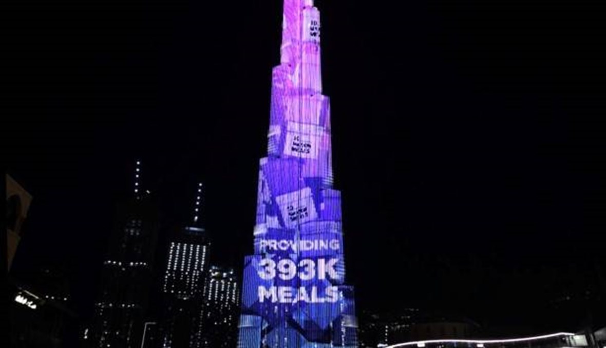 "أطول صندوق تبرّعات في العالم"... المساهمات تنير 46 طابقاً من برج خليفة حتى الآن (فيديو)