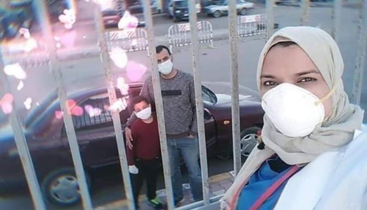 خوفاً من كورونا... طبيبة مصرية تقضي العيد مع أسرتها خلف القضبان (صور)