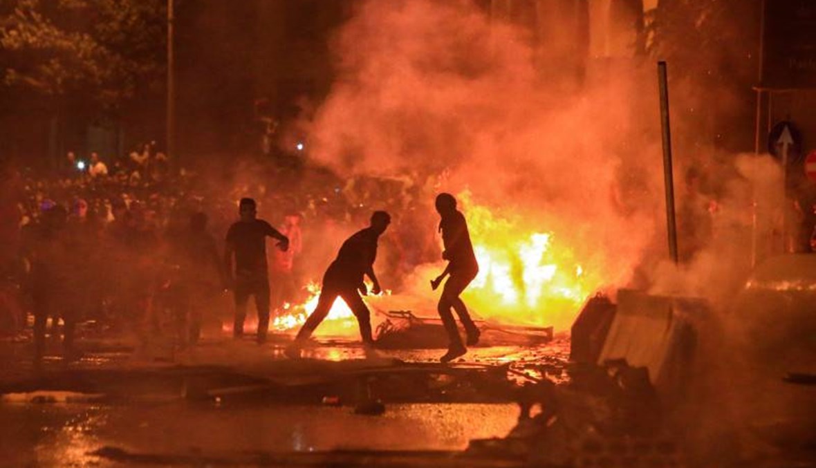 بيروت تحترق ولبنان يغرق