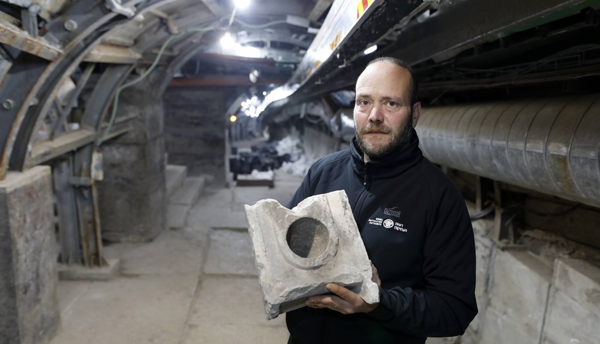 اكتشاف طاولة لقياس السوائل عمرها ألفا عام في القدس الشرقيّة