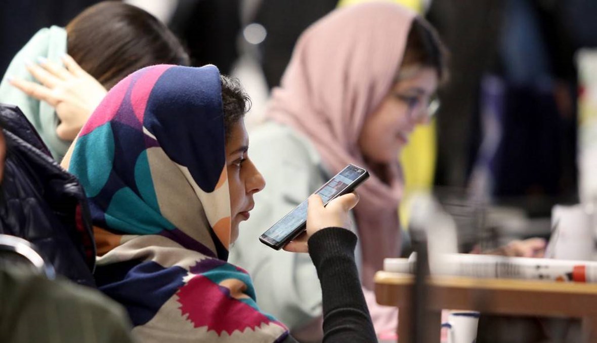 إيرانيات عاملات في التكنولوجيا يجهدن  للحفاظ على وظائفهن وسط أزمة كورونا