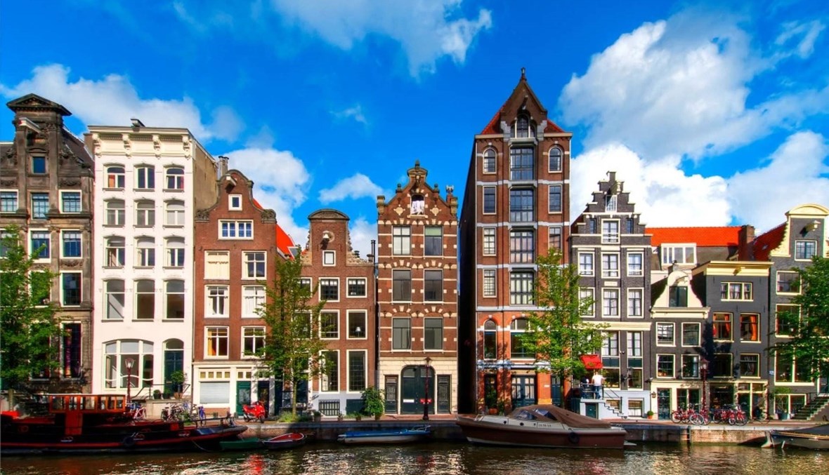سياحة المخدرات... أمستردام تلجأ إلى قرار جديد بشأن بيع الحشيش لتقليل أعداد السائحين (صور)