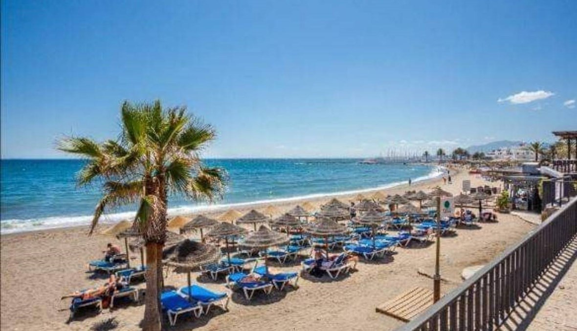 منع الرياضة وتقليل الأعداد... تدابير جديدة للشواطئ الإسبانية بسبب كورونا