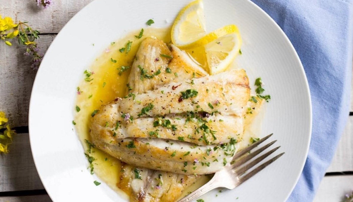 سمك التونة بصلصة الزبدة والليمون: طبق مميّز على مائدة العيد