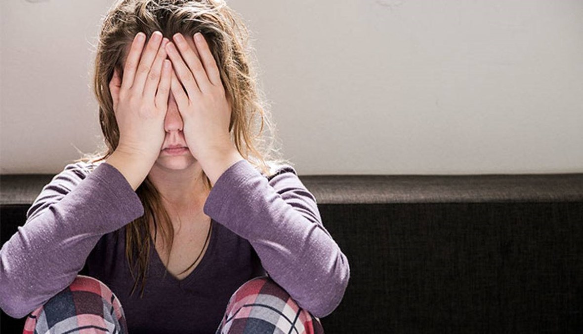 كيف نحمي صحتنا النفسية في زمن الهلع؟ (فيديو)