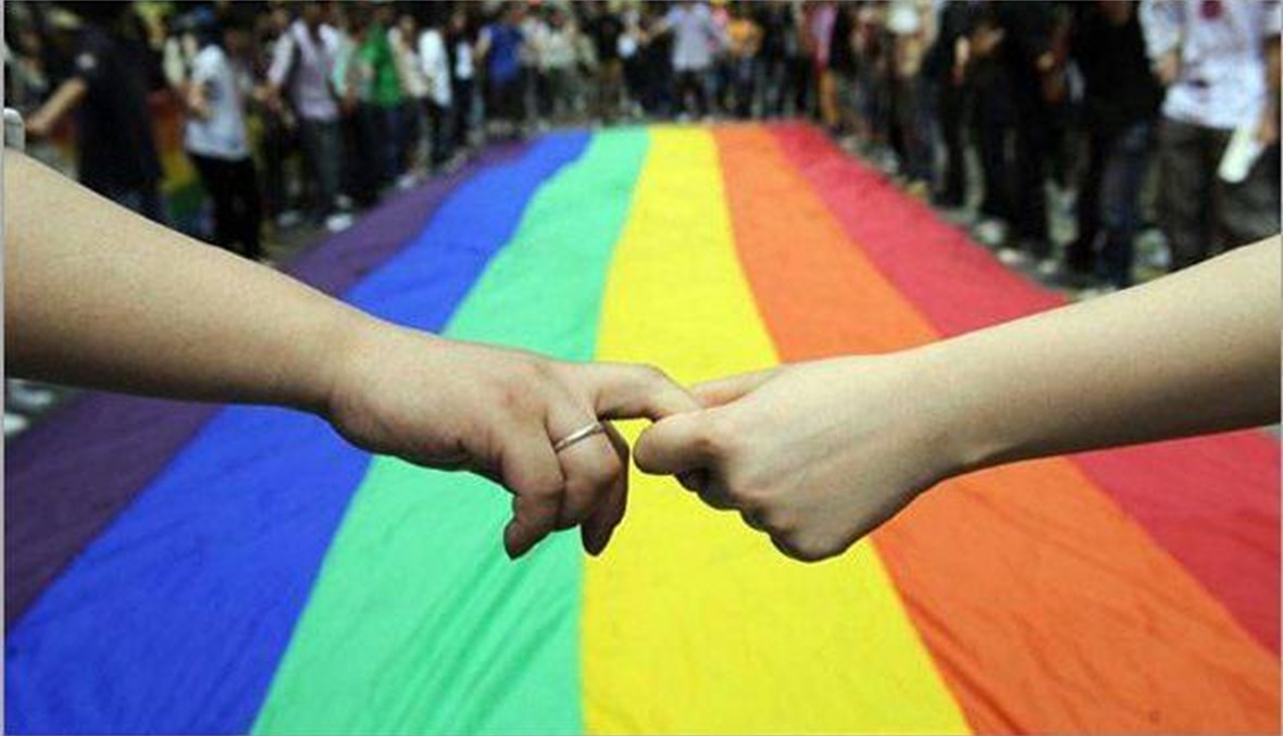 حفل زفاف مثليين يستنفر الحكومة في بلد عربي!