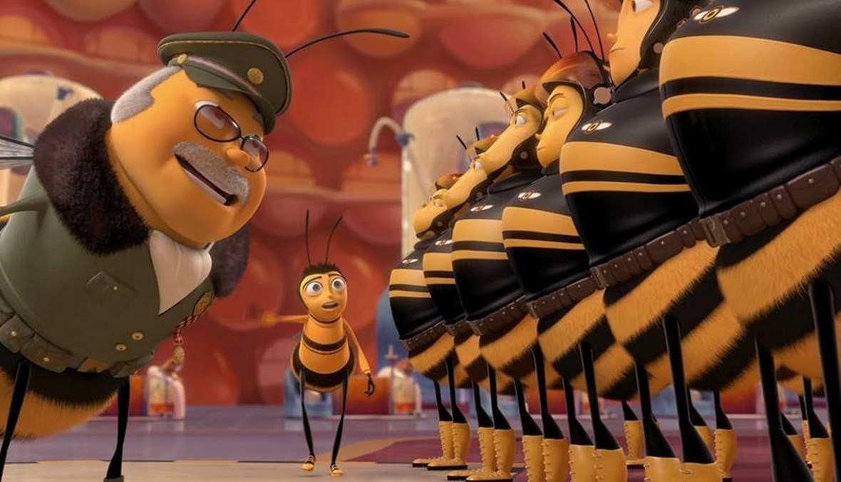 بالفيديو: سرب ضخم من النحل يهاجم شرطة كاليفورنيا