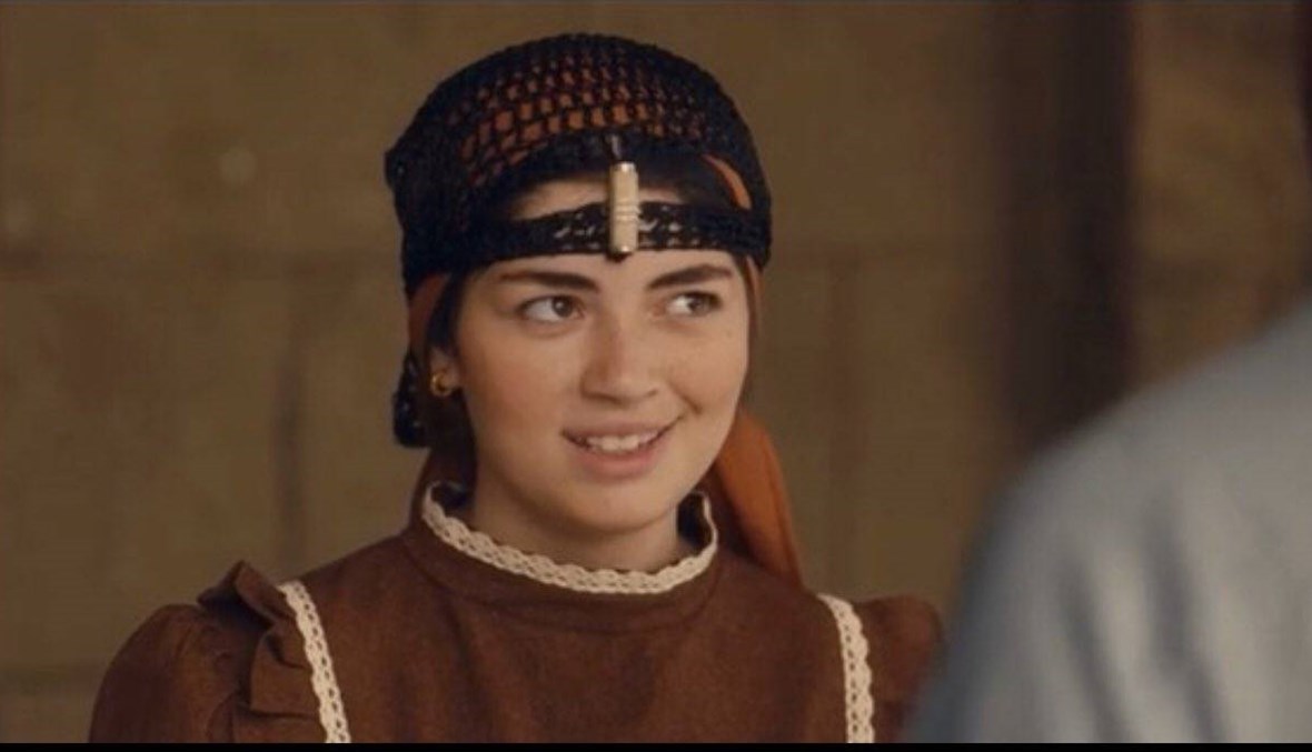 ابنة نجم مصري تصف والدها بأنه "مش بني آدم"