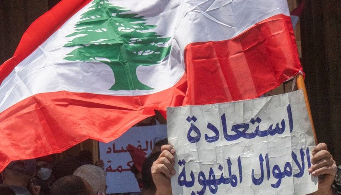 بالصور: سور حديدي حول السرايا الحكومية في بيروت